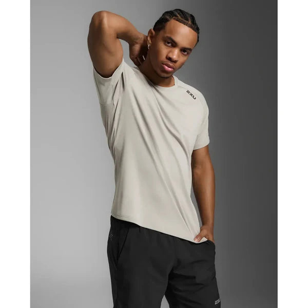 2XU Aero Tee Carbon Mens