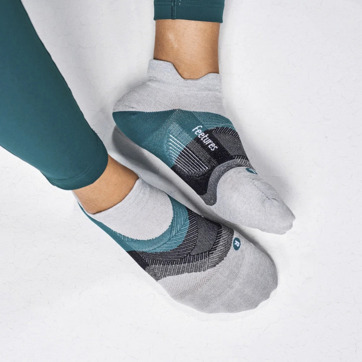 Feetures Elite Ultra-Light Cushion No Show Tab Stone Ivy Sock