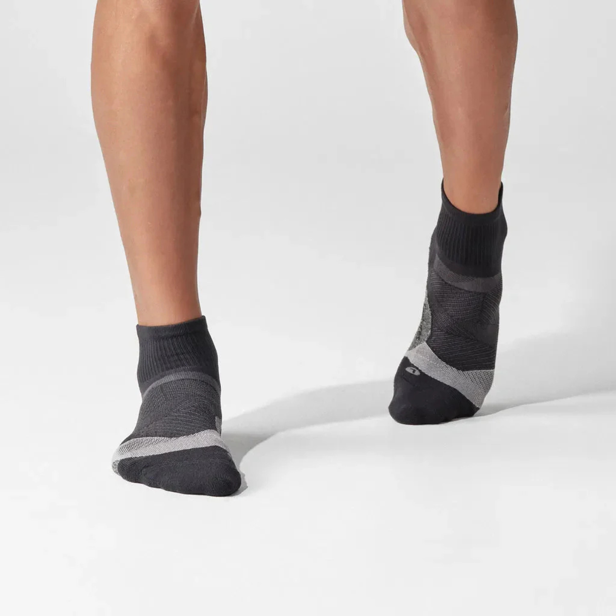 Feetures Elite Light Cushion Quarter Black Sock